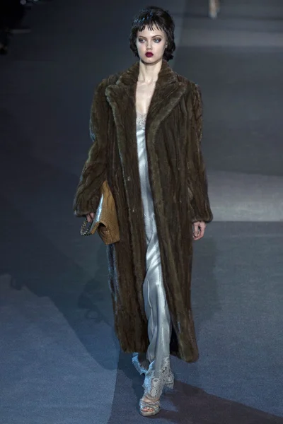 Look 17
